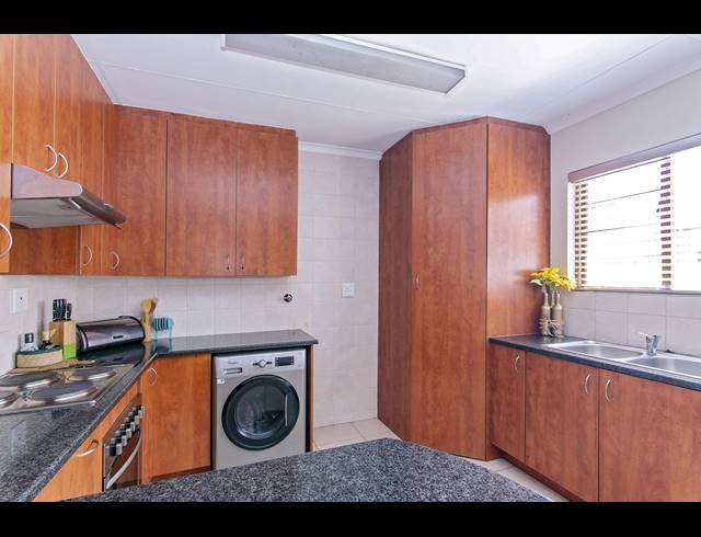 3 BEDROOM TOWNHOUSE FOR SALE IN RADIOKOP